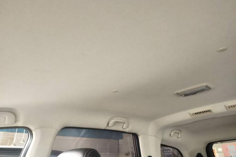 Used HYOSOW H3 2015 1.5L manual Comfort trim level
