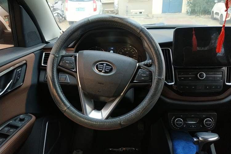 Used FAW Senya R7 2016 1.6L Automatic Prestige Model
