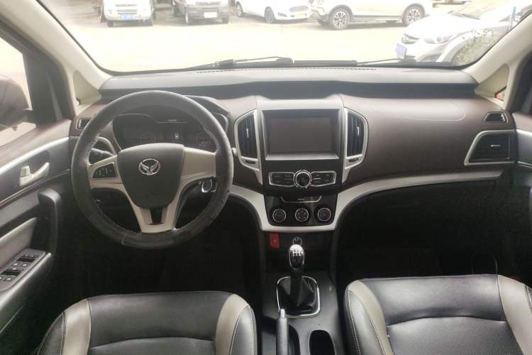 Used HYOSOW H3 2015 1.5L manual Comfort trim level
