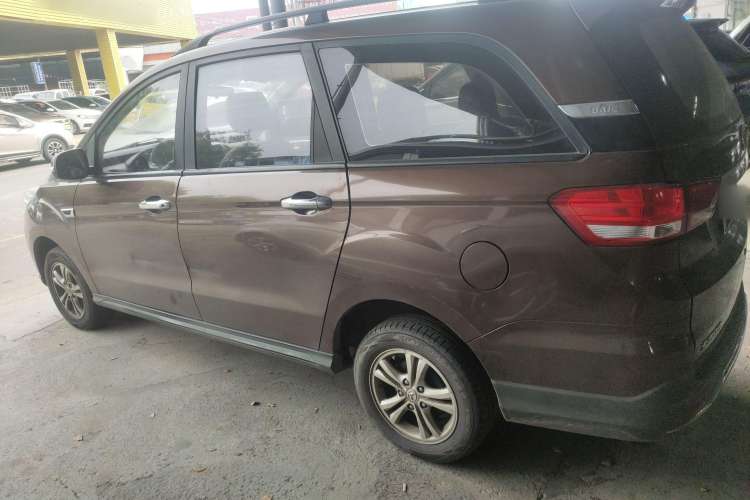 Used HYOSOW H3 2015 1.5L manual Comfort trim level
