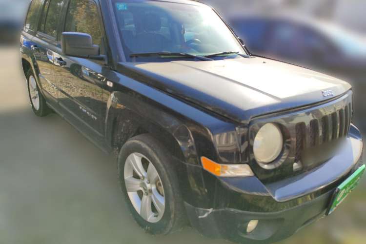 Used Jeep Patriot 2014 2.4L Sport Edition Front Right 45 Deg