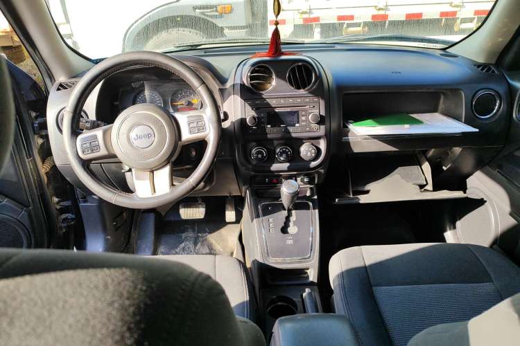 Used Jeep Patriot 2014 2.4L Sport Edition Center Console