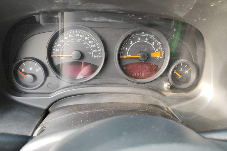 Used Jeep Patriot 2014 2.4L Sport Edition Odometer Close Up