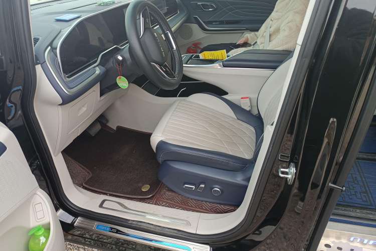 Used SAIC MAXUS G90 2022 2.0T Xingyun Seven-Seater Version
