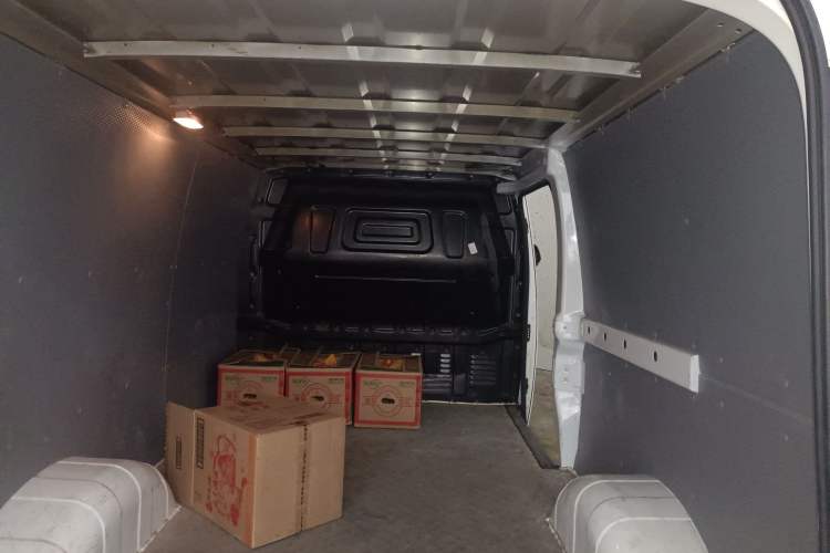 Used SAIC MAXUS EV30 2023 Pure-Electric Smart Logistics Expert with Long Wheelbase Guoxuan
