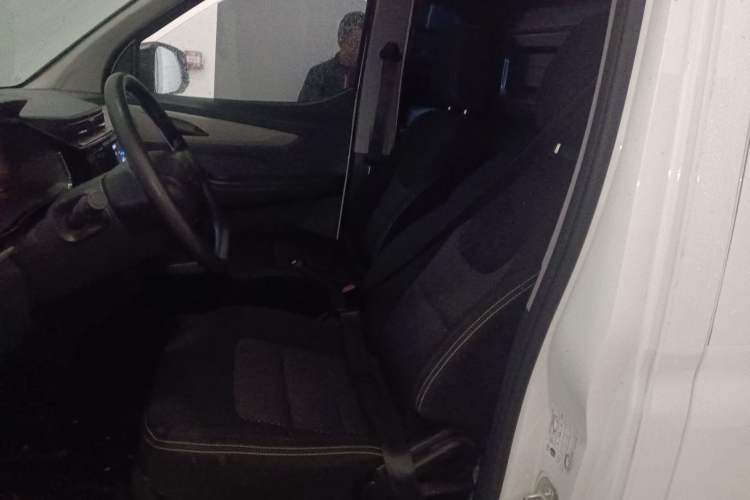 Used SAIC MAXUS EV30 2023 Pure-Electric Smart Logistics Expert with Long Wheelbase Guoxuan
