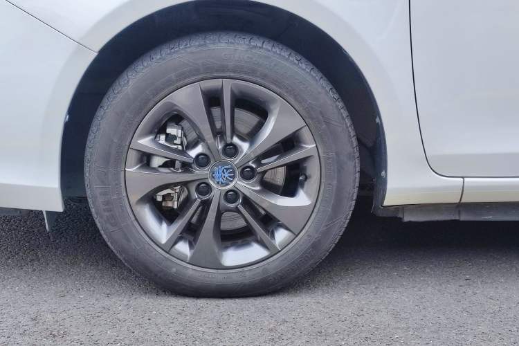 Used BYD Qin New Energy 2017 1.5T Luxury Model Left Front Wheel Hub