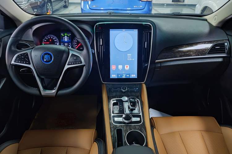 Used BYD Qin New Energy 2017 1.5T Luxury Model Center Console