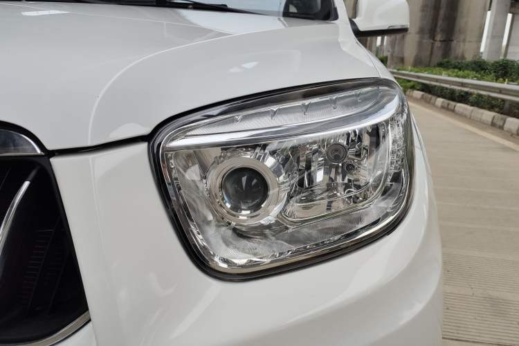 Used Foton Savana 2015 2.0T Manual Two-Wheel Drive Gasoline Luxury 7-Seater