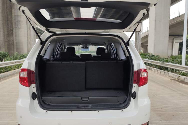 Used Foton Savana 2015 2.0T Manual Two-Wheel Drive Gasoline Luxury 7-Seater