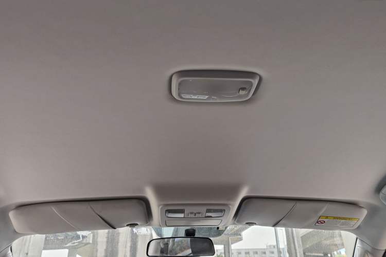 Used Foton Savana 2015 2.0T Manual Two-Wheel Drive Gasoline Luxury 7-Seater