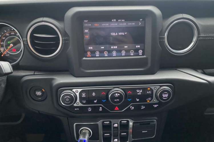 Used Jeep Wrangler 2018 2.0T Sahara Four-Door Edition