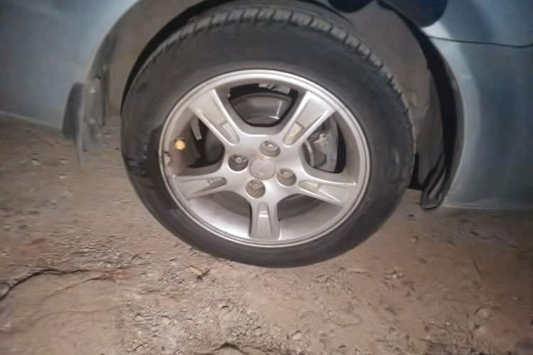Used Haima Fumei 2008 1.6L Manual Comfort GLX Right Front Wheel Hub