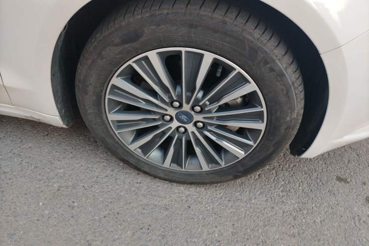 Used Ford Mondeo New Energy 2018 2.0 PHEV Zhihao Trim Right Front Wheel Hub