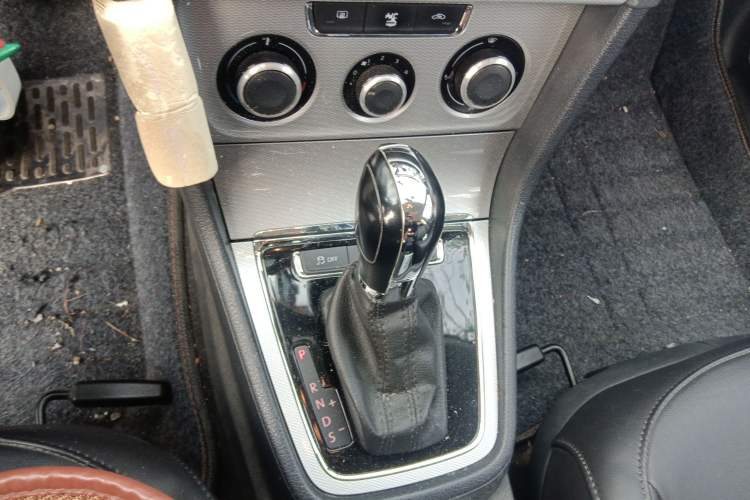 Used Volkswagen Gran Lavida 2013 1.6L Automatic Comfort Model
