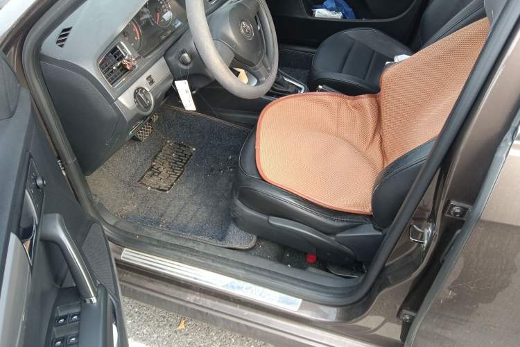 Used Volkswagen Gran Lavida 2013 1.6L Automatic Comfort Model
