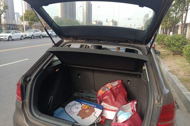 Used Volkswagen Gran Lavida 2013 1.6L Automatic Comfort Model
