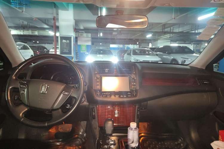 Used Toyota Crown 2011 2.5L Royal Special Edition with Leather and Sunroof
