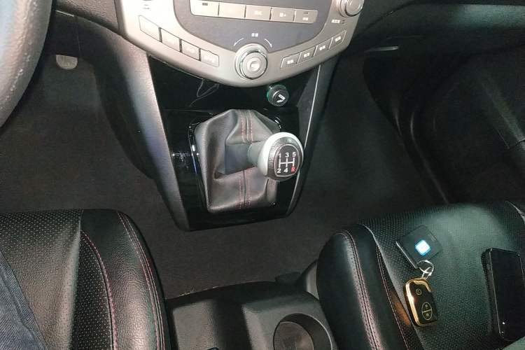 Used BYD S6 2014 2.0L Manual Luxury 5-Seater
