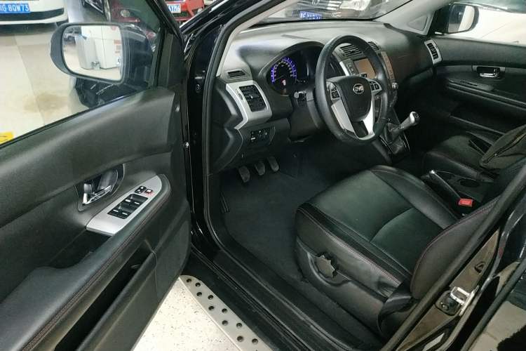 Used BYD S6 2014 2.0L Manual Luxury 5-Seater
