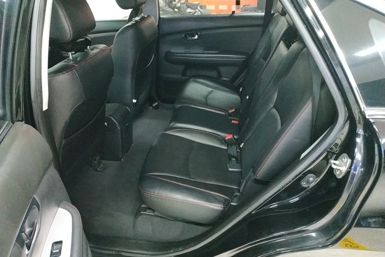 Used BYD S6 2014 2.0L Manual Luxury 5-Seater
