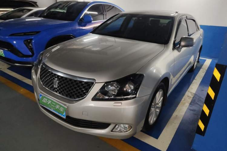 Used Toyota Crown 2011 2.5L Royal Special Edition with Leather and Sunroof