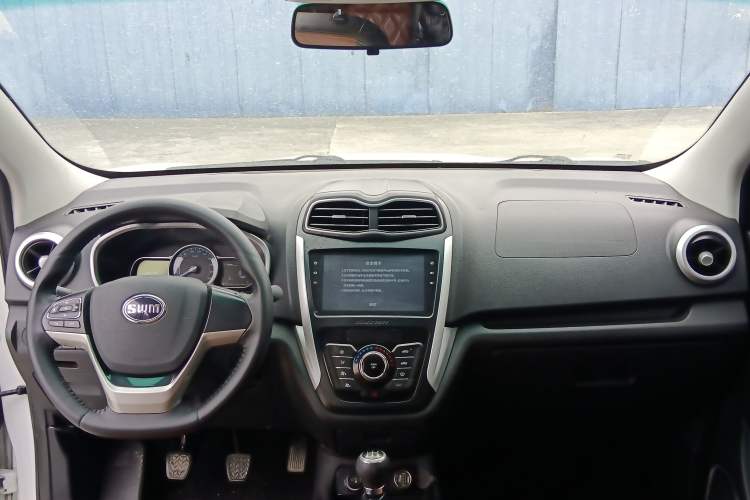 Used SWM X3 2018 1.5L Manual Fashion Version