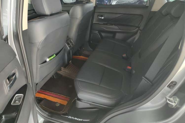 Used Mitsubishi Outlander 2019 2.0L Two-Wheel Drive Comfort Edition 5 Seats China VI Standard
