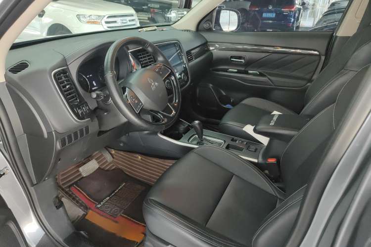 Used Mitsubishi Outlander 2019 2.0L Two-Wheel Drive Comfort Edition 5 Seats China VI Standard
