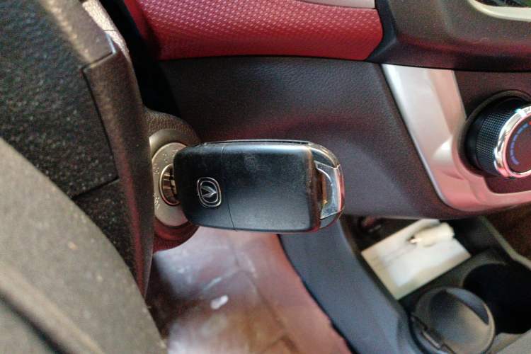 Used CHANGAN Benni 2015 1.4L Manual Sunroof Version China V Standard
