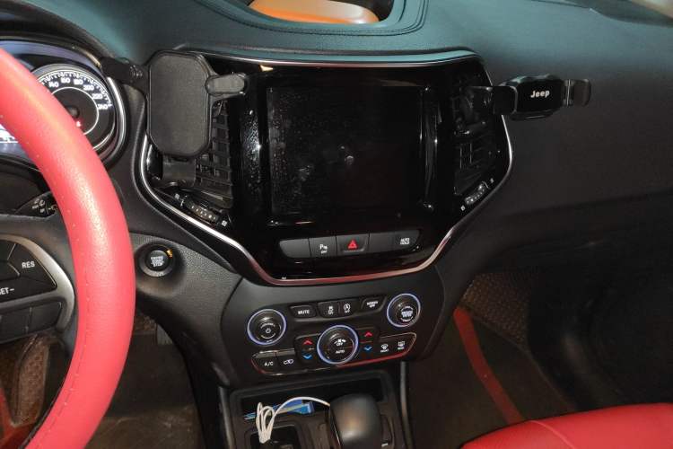 Used Jeep Cherokee 2020 2.0T Two-Wheel Drive Leading Edition