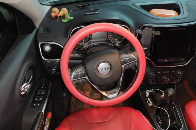 Used Jeep Cherokee 2020 2.0T Two-Wheel Drive Leading Edition