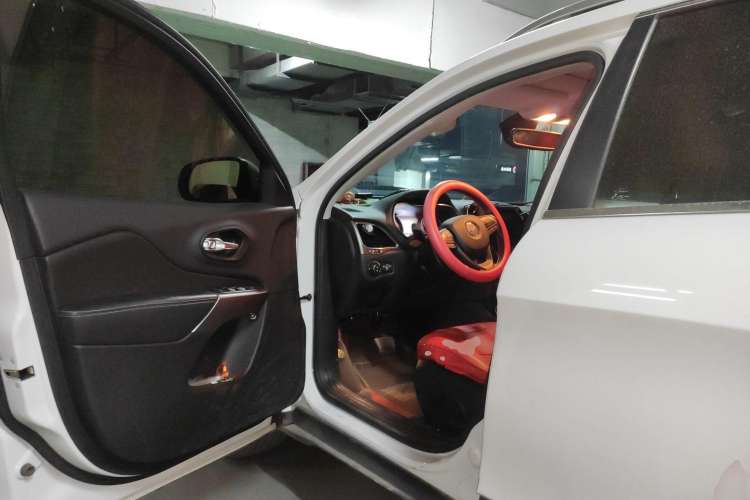 Used Jeep Cherokee 2020 2.0T Two-Wheel Drive Leading Edition