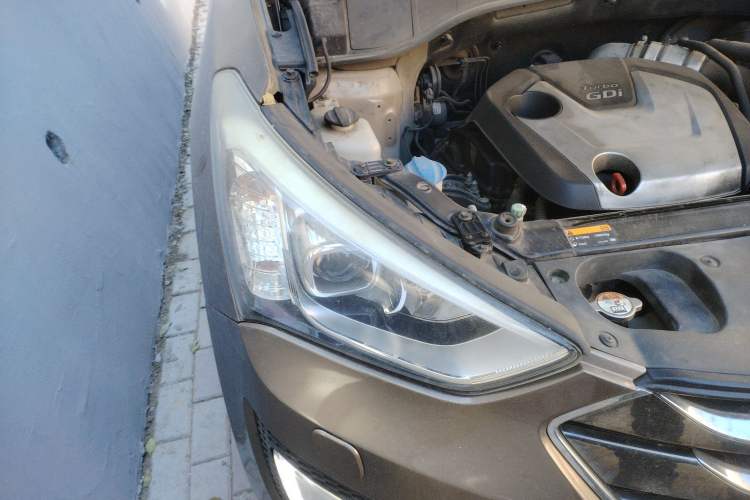 Used Hyundai Santa Fe 2013 2.0T Automatic All-Wheel Drive Top Trim