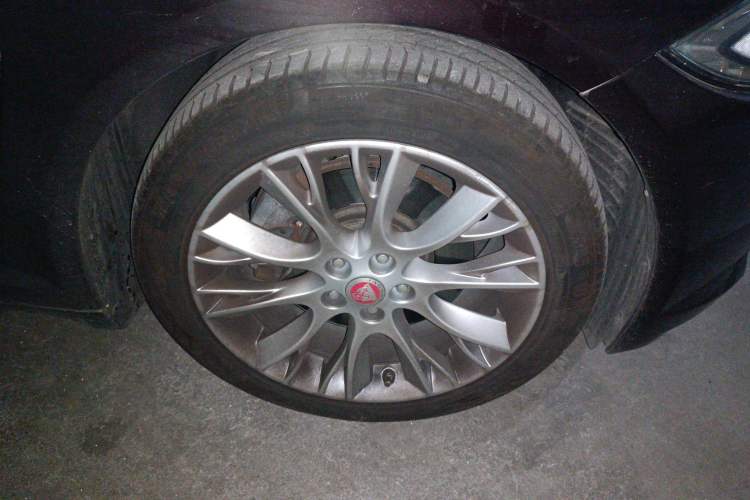 Used Jaguar XF 2015 XF 2.0T Luxury Edition Right Front Wheel Hub