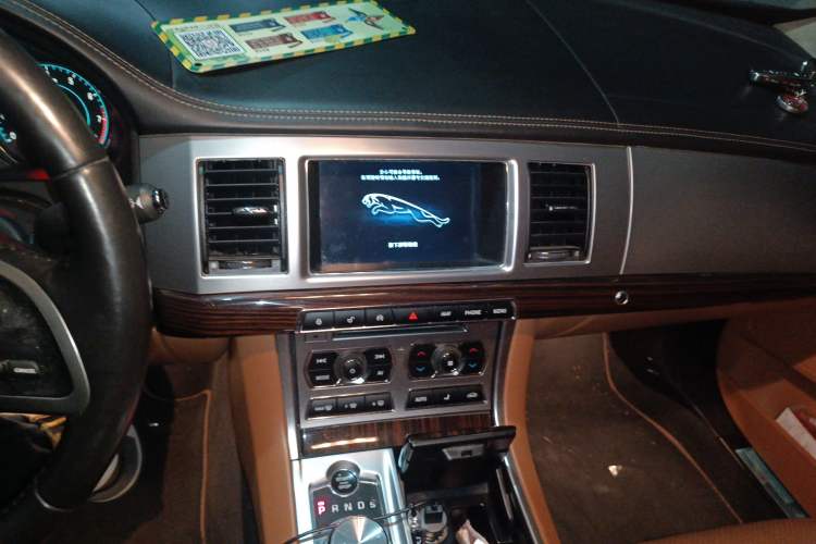 Used Jaguar XF 2015 XF 2.0T Luxury Edition Audio And AC Panel