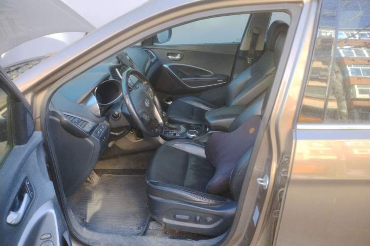 Used Hyundai Santa Fe 2013 2.0T Automatic All-Wheel Drive Top Trim