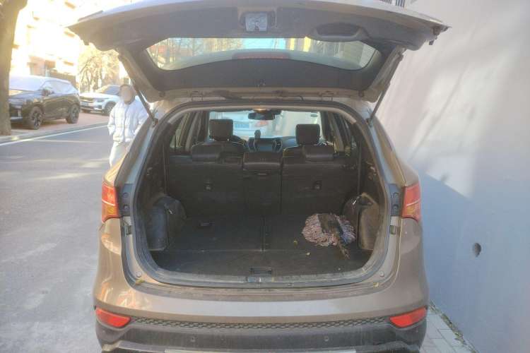 Used Hyundai Santa Fe 2013 2.0T Automatic All-Wheel Drive Top Trim