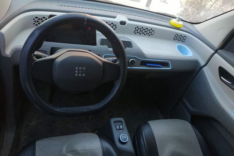 Used Dongfeng Fengon MINIEV 2022 Candy-Style Bubble Gum Center Console