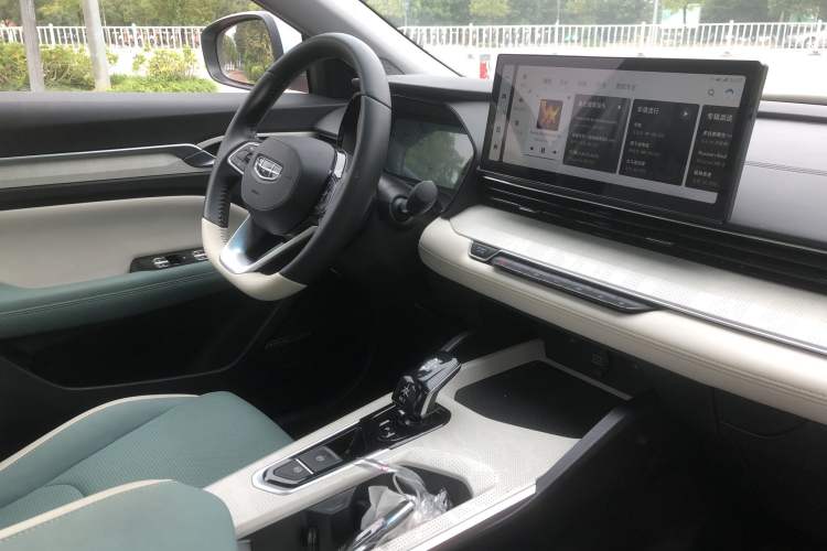 Used Geely Auto Emgrand L HiP 2022 1.5TD-DHT Pro 100KM Super Rui
