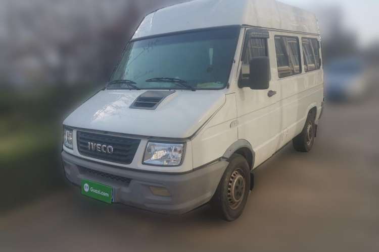 Used Iveco Daily 2017 2.5T A35 Passenger Van 5-7 Seats Model 47Z5