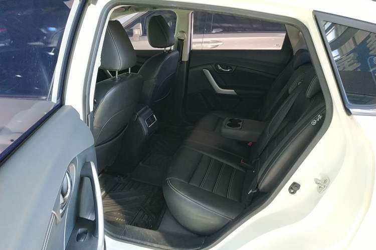 Used Venucia T90 2018 2.0L CVT Smart Connect Luxury Edition China V Standard