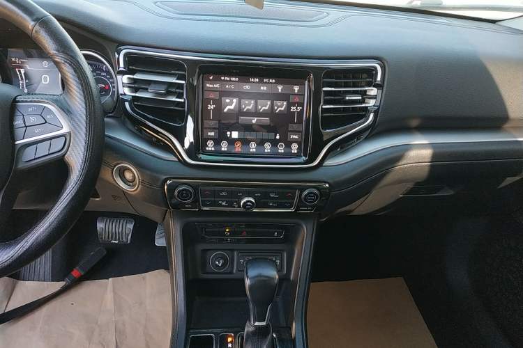 Used Jeep Commander 2018 2.0T Two-Wheel Drive Enjoyment Version China VI Emission Standard