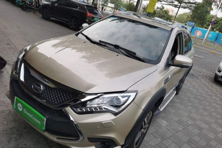 Used BYD Tang New Energy 2015 2.0T Four-Wheel-Drive Flagship Model
