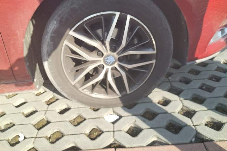 Used BYD Qin Pro New Energy 2019 DM Super Edition 1.5TI Automatic Smart Connect Prestige Model China V Standard Right Front Wheel Hub