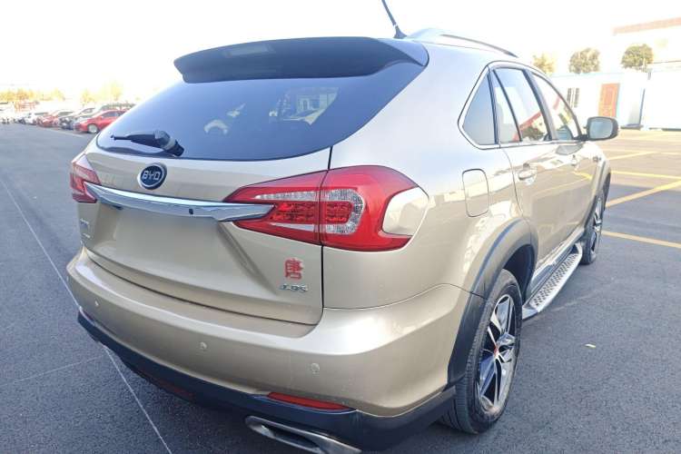 Used BYD Tang New Energy 2015 2.0T Four-Wheel-Drive Flagship Model Exterior 3