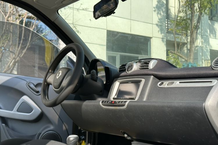 Used smart fortwo 2012 1.0 MHD Dragon Year Special Edition
