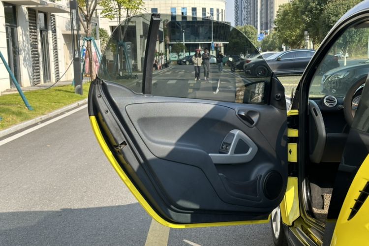 Used smart fortwo 2012 1.0 MHD Dragon Year Special Edition
