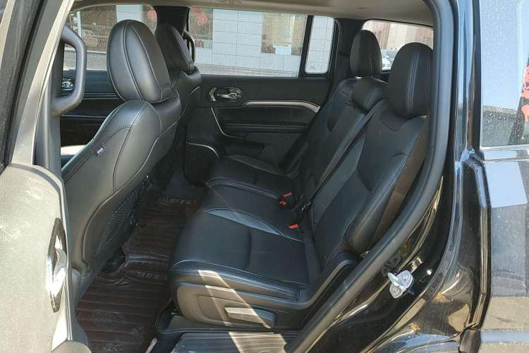 Used Jeep Commander 2018 2.0T Two-Wheel Drive Enjoyment Version China VI Emission Standard