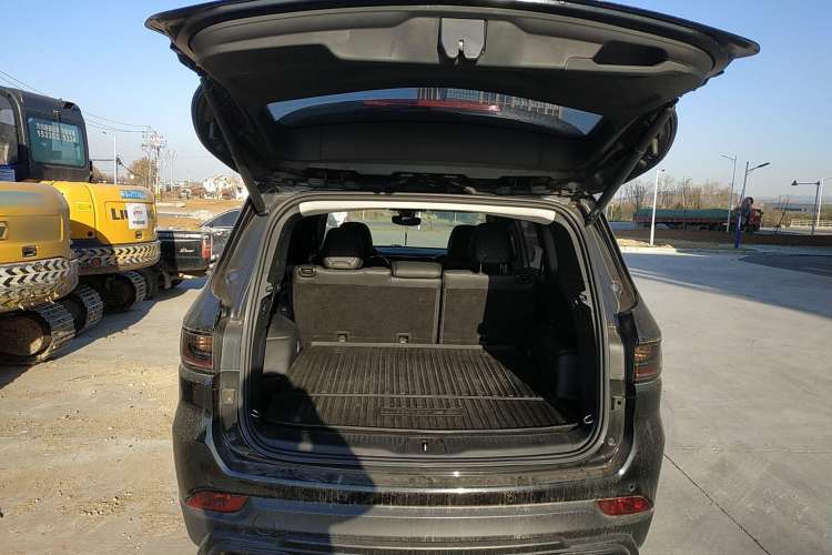 Used Jeep Commander 2018 2.0T Two-Wheel Drive Enjoyment Version China VI Emission Standard